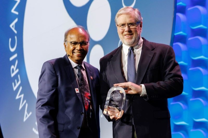 Dr.  Sean J. Morrison receives the E. Donnall Thomas Lecture and Prize from ASH President Dr. Mohandas Narla