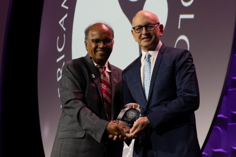Dr. Stephen D. Nimer receives the ASH Mentor Award from ASH President Dr. Mohandas Narla